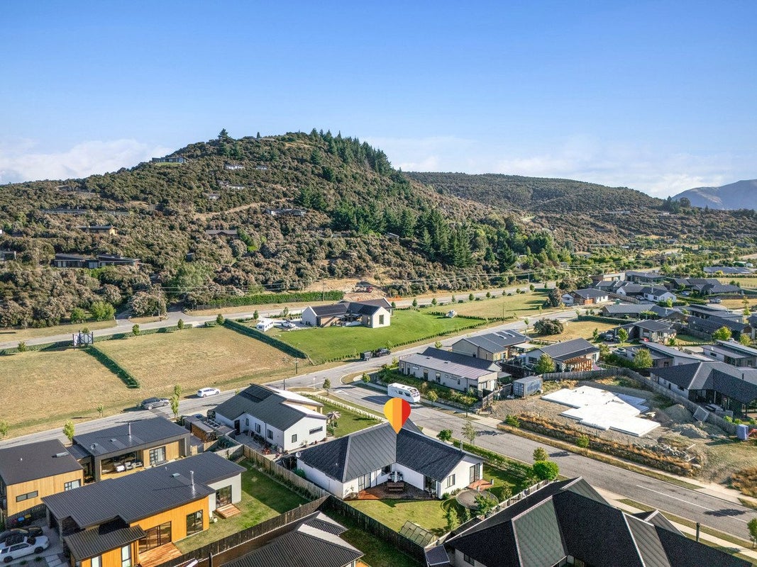 4 Rua Street, Albert Town, Wanaka - Carousel 24