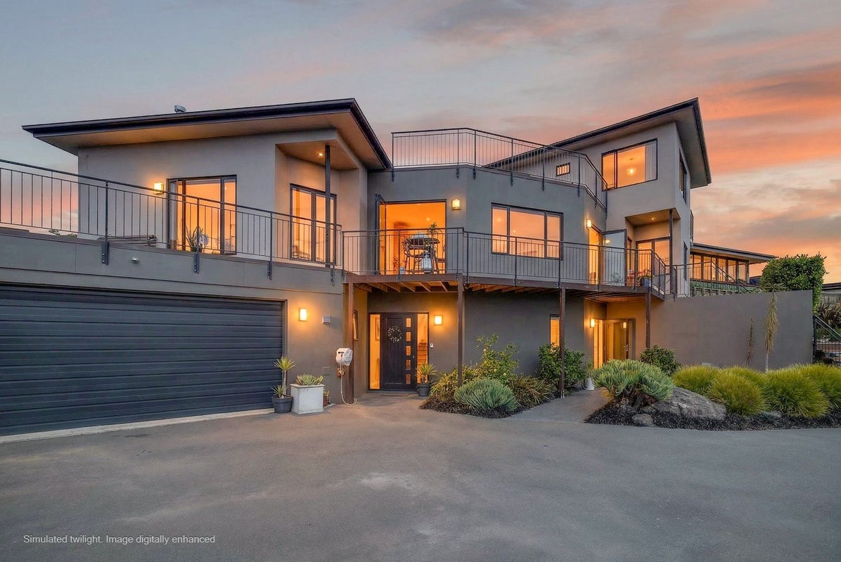 16 Stoneyridge Close, Mount Pleasant, Christchurch - Carousel 1