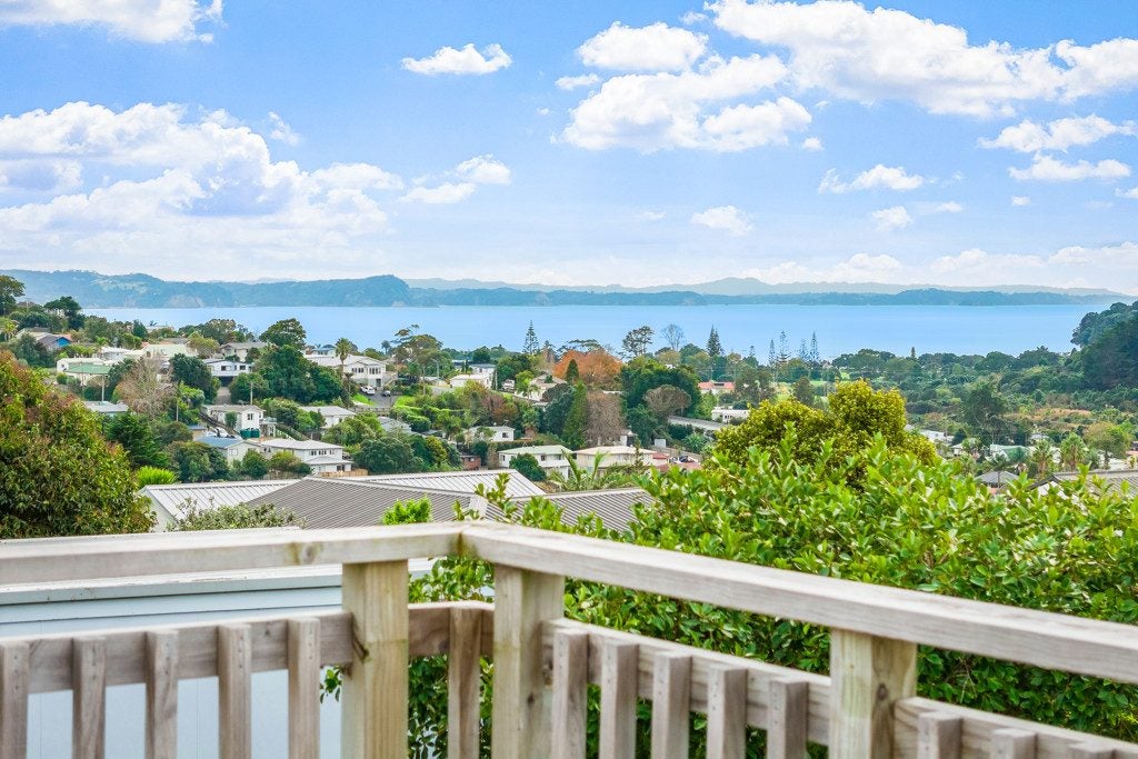 19 Rishworth Avenue, Stanmore Bay, Whangaparaoa - Carousel 1