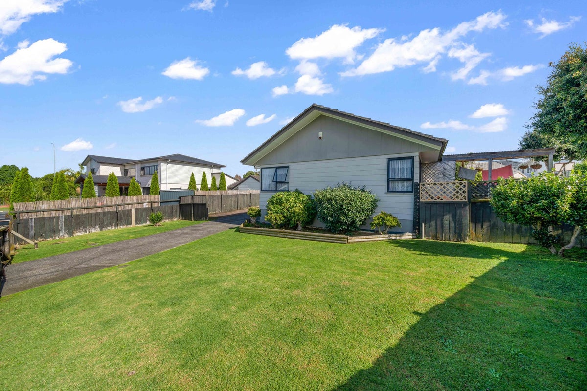 4 Anglers Way, Wattle Downs, Auckland - Carousel 2