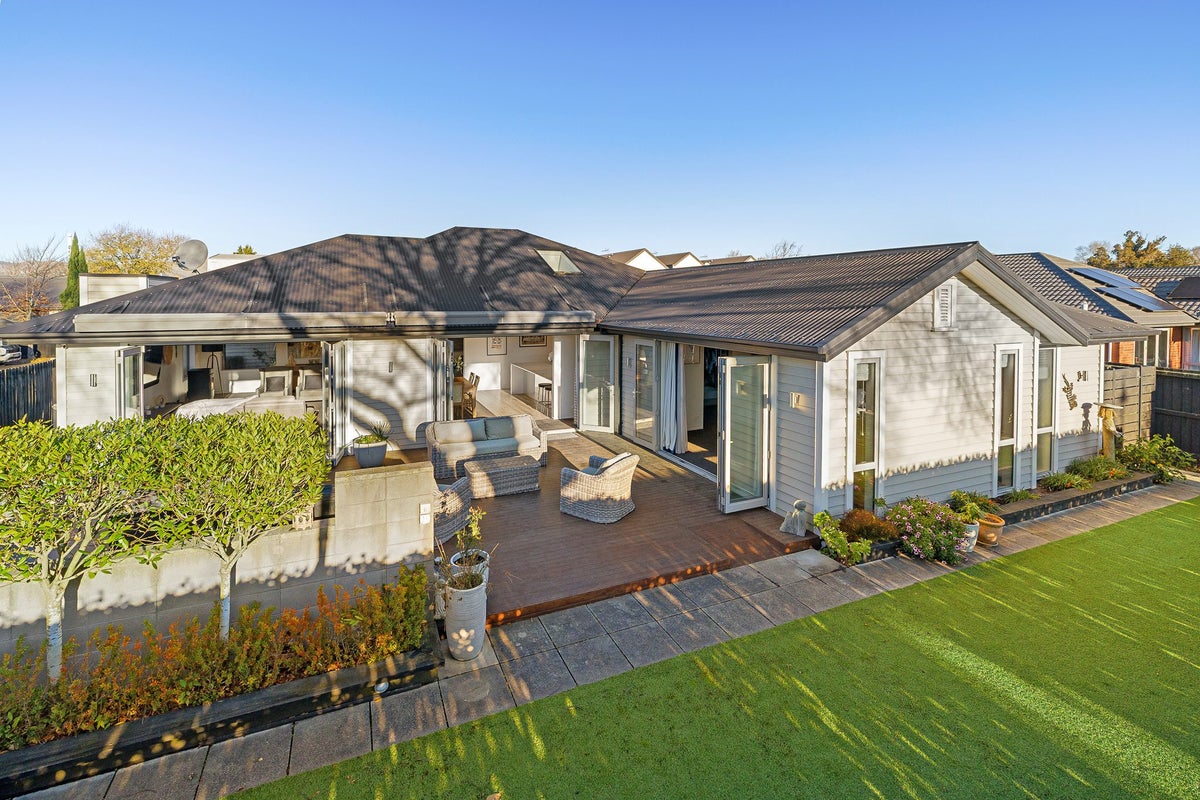 3 Levinge Lane, Hillmorton, Christchurch - Carousel 1
