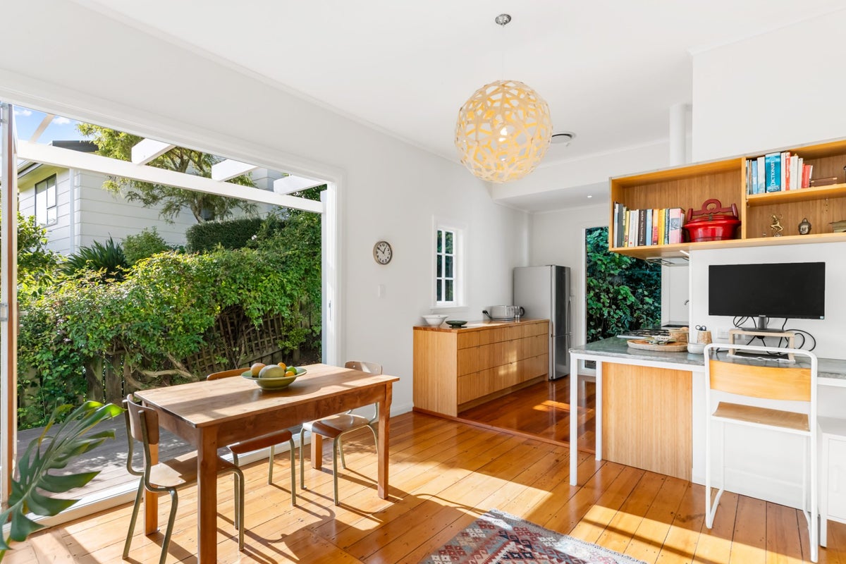 26 Creswick Terrace, Northland, Wellington - Carousel 2
