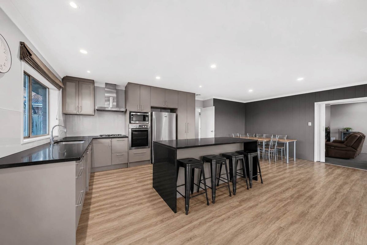 101 Glenmore Road, Sunnyhills, Auckland - Carousel 2