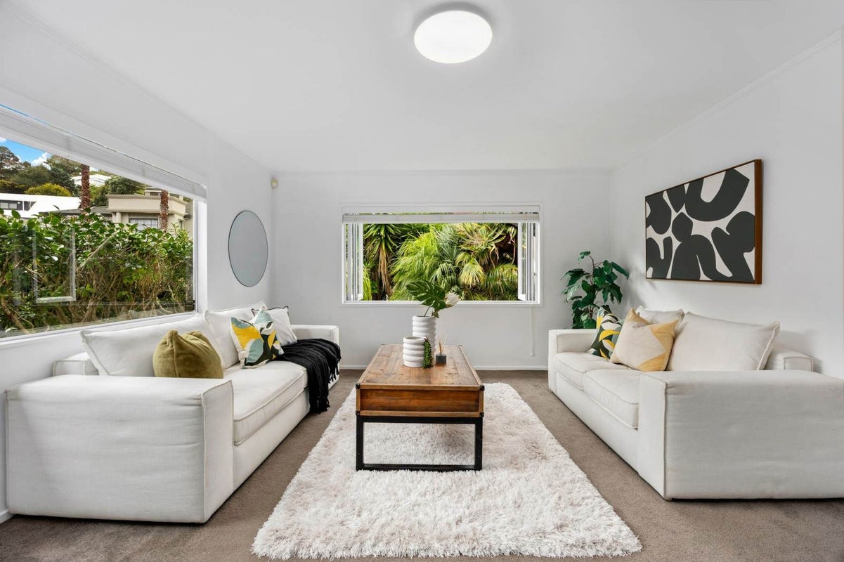 20 Penguin Drive, Murrays Bay, Auckland - Carousel 2