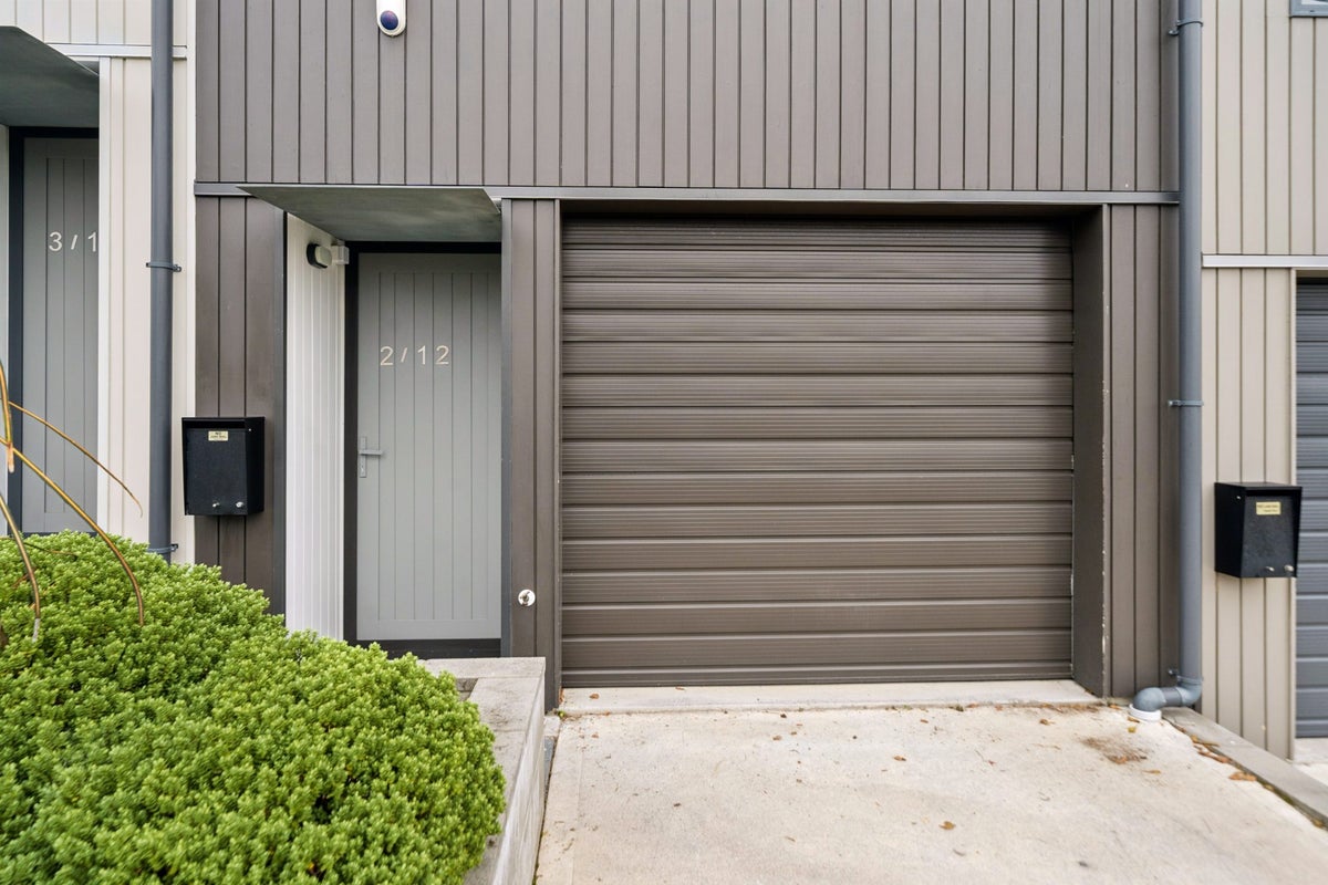 2/12 Stanley Street, Berhampore, Wellington - Carousel 2