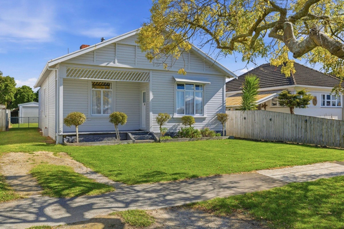 8 White Street, Whanganui East, Whanganui - Carousel 1