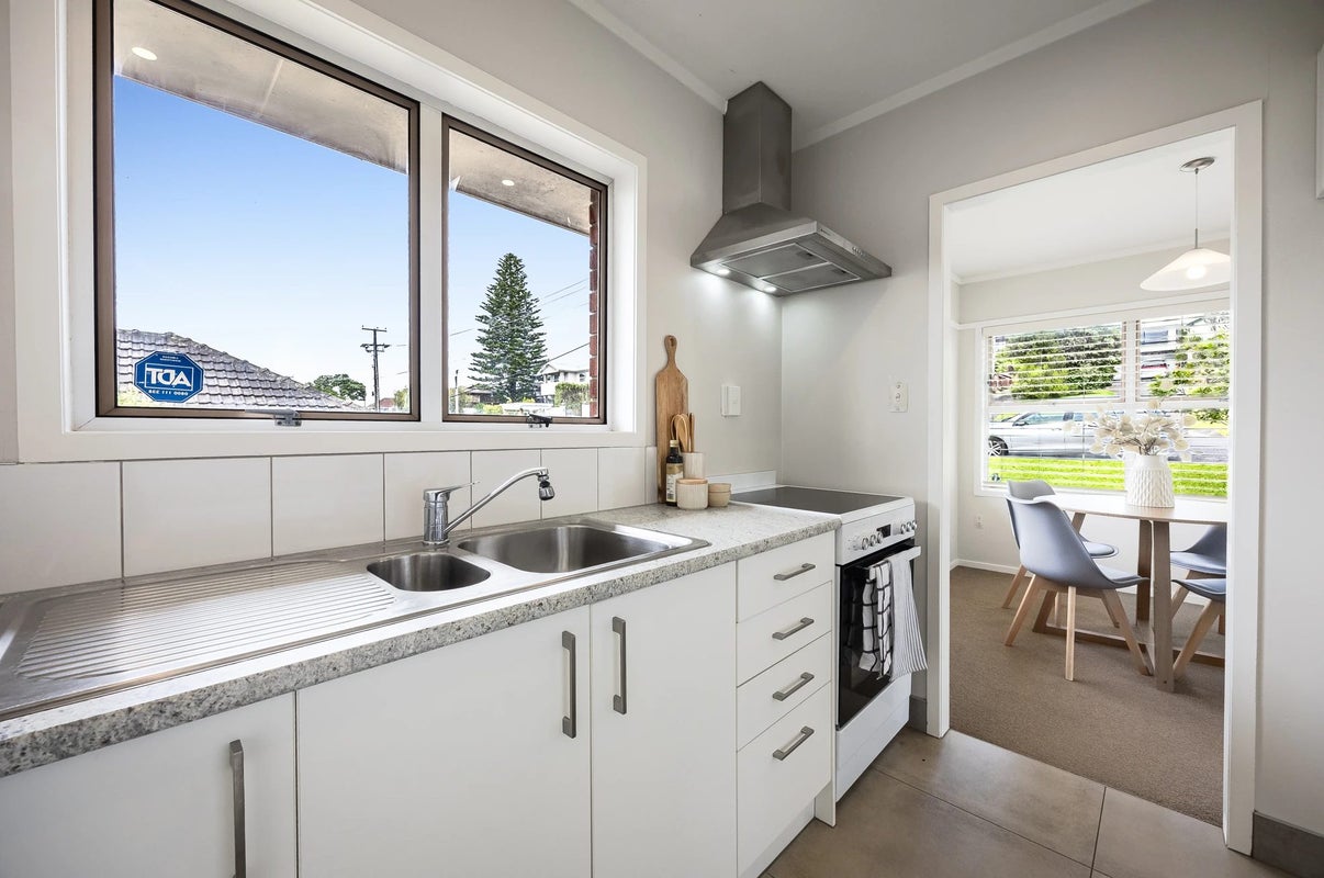 1/21 Quebec Road, Milford, Auckland - Carousel 2