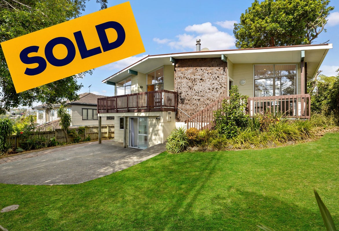 56 Canberra Avenue, Lynfield, Auckland - Carousel 1