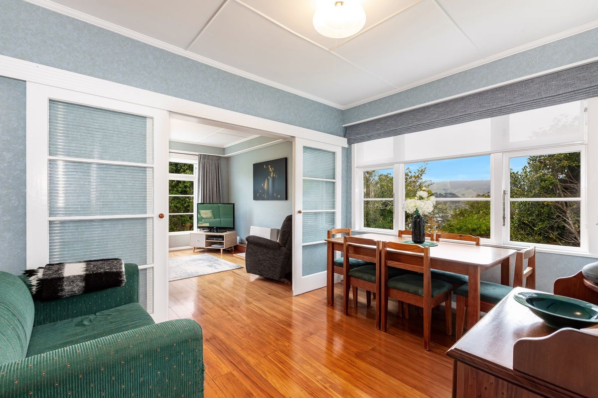 1 Tui Terrace, Tawa, Wellington - Carousel 1