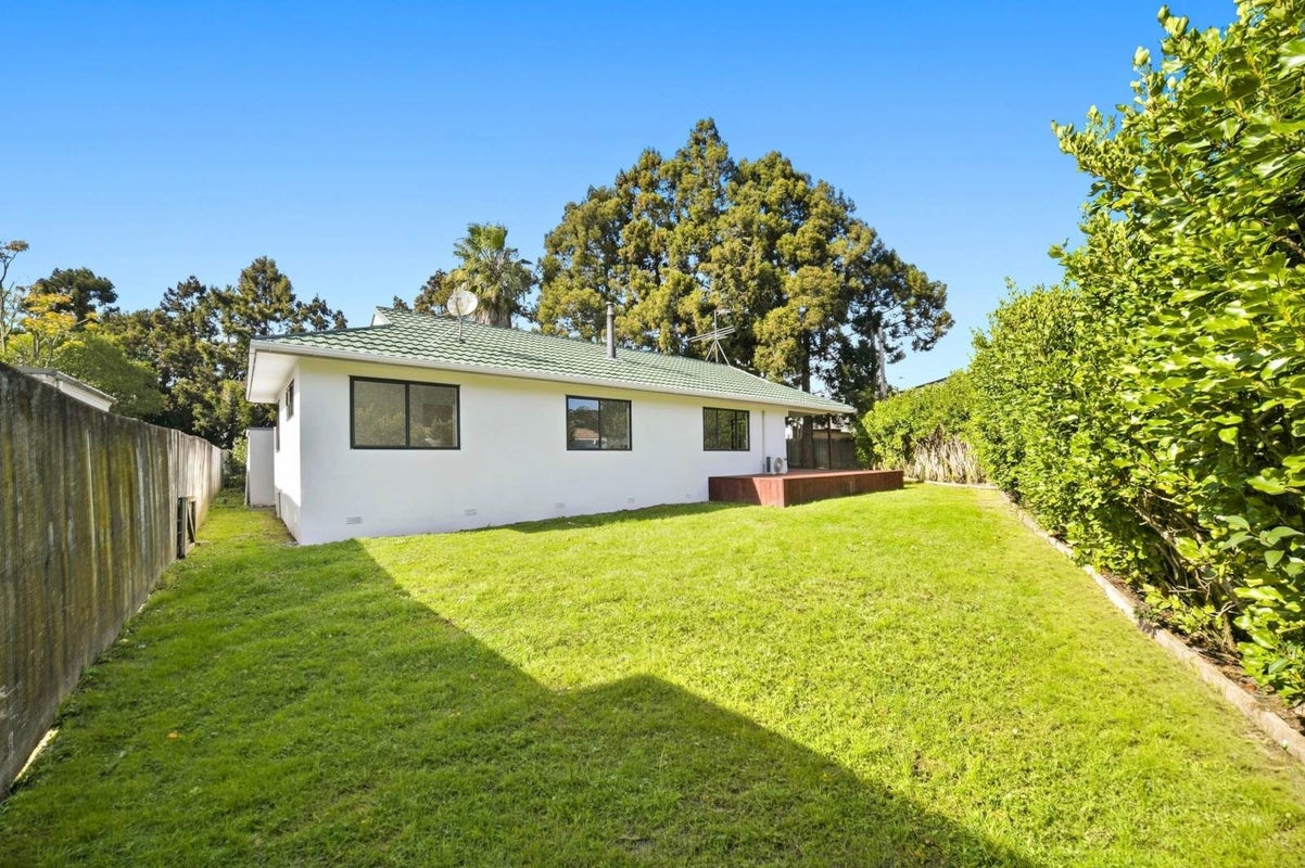 52A Woodside Road, Massey, Auckland - Carousel 2