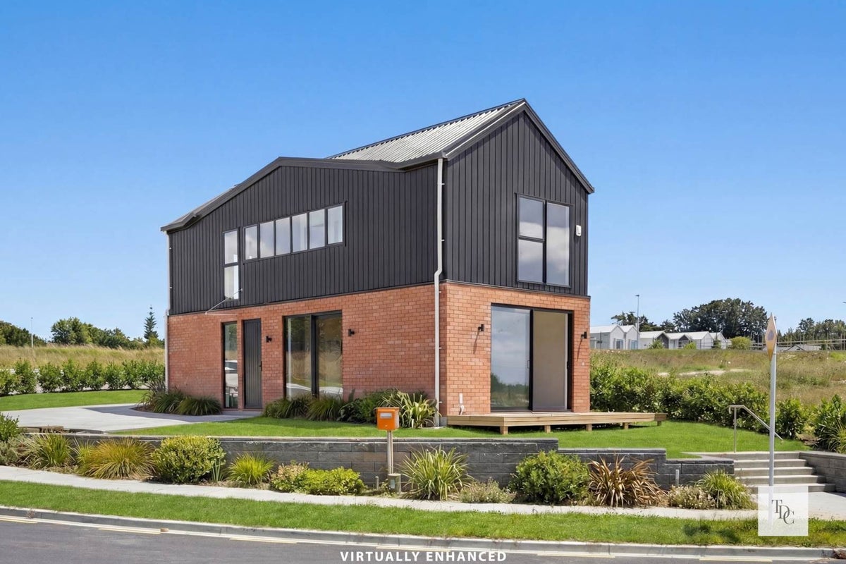 18 Waipaheke Crescent, Karaka, Papakura - Carousel 1