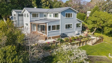 2 Leyden Terrace, Andersons Bay, Dunedin - Carousel 1