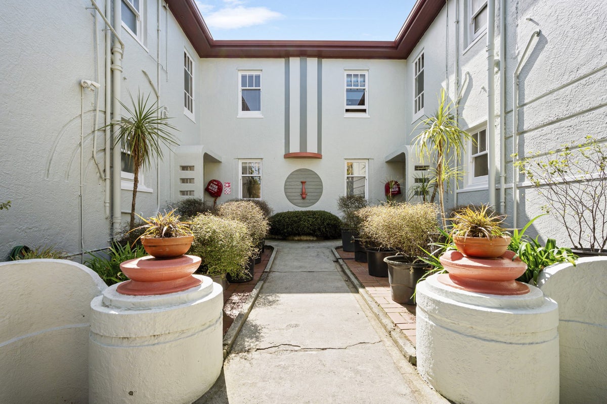 7/11 Dufferin Street, Mount Cook, Wellington - Carousel 2