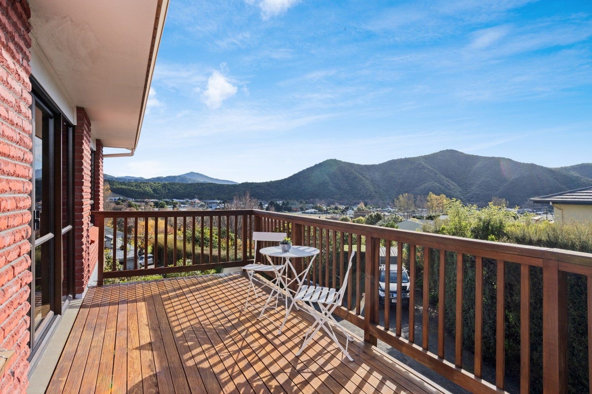 6 Moana View Road, Waikawa, Picton - Carousel 2