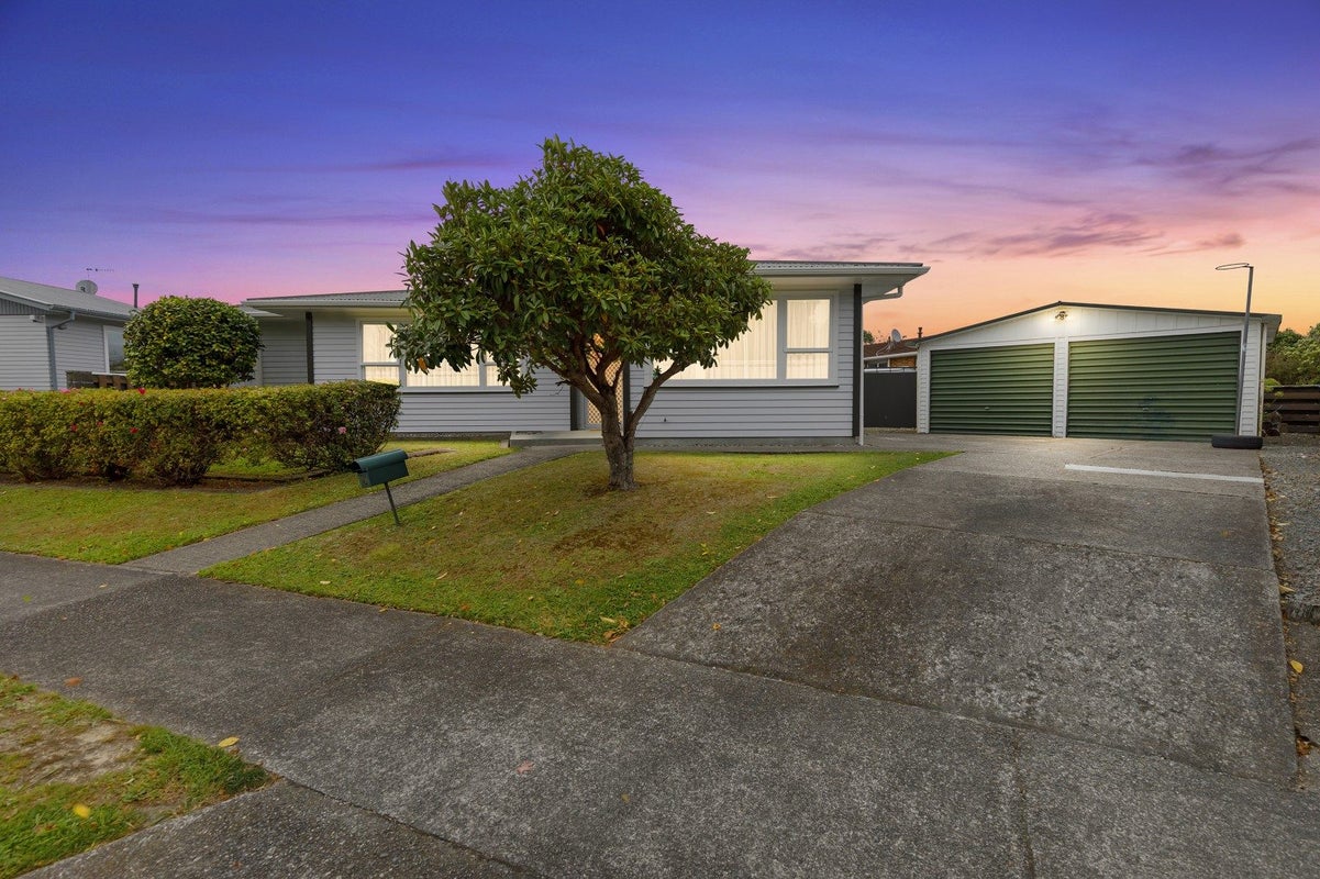 15 Bonnie Glen Crescent, Ebdentown, Upper Hutt - Carousel 2