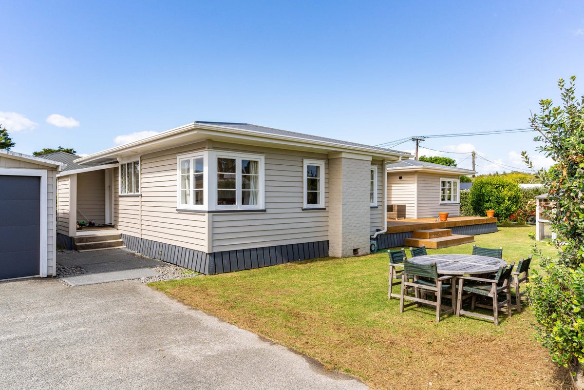 11 Argyle Street, Waipu, Waipu - Carousel 1