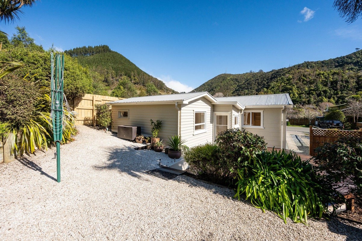 135 Brook Street, The Brook, Nelson - Carousel 2
