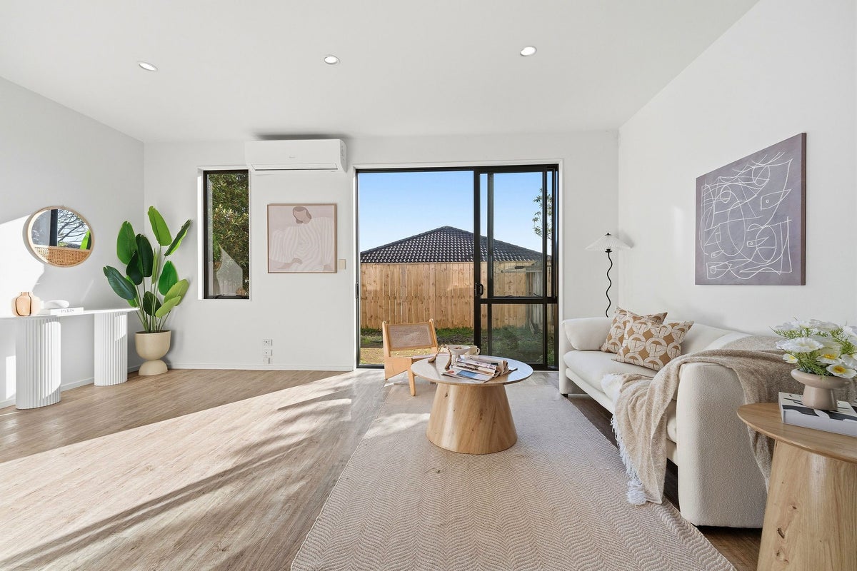 25/22 Northcross Drive, Oteha, Auckland - Carousel 1