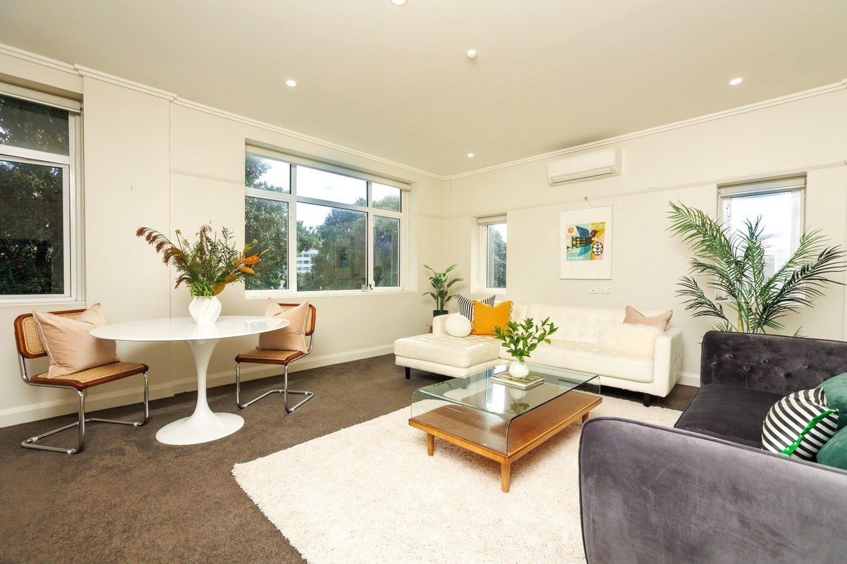 12A/48 Oriental Parade, Oriental Bay, Wellington - Carousel 1