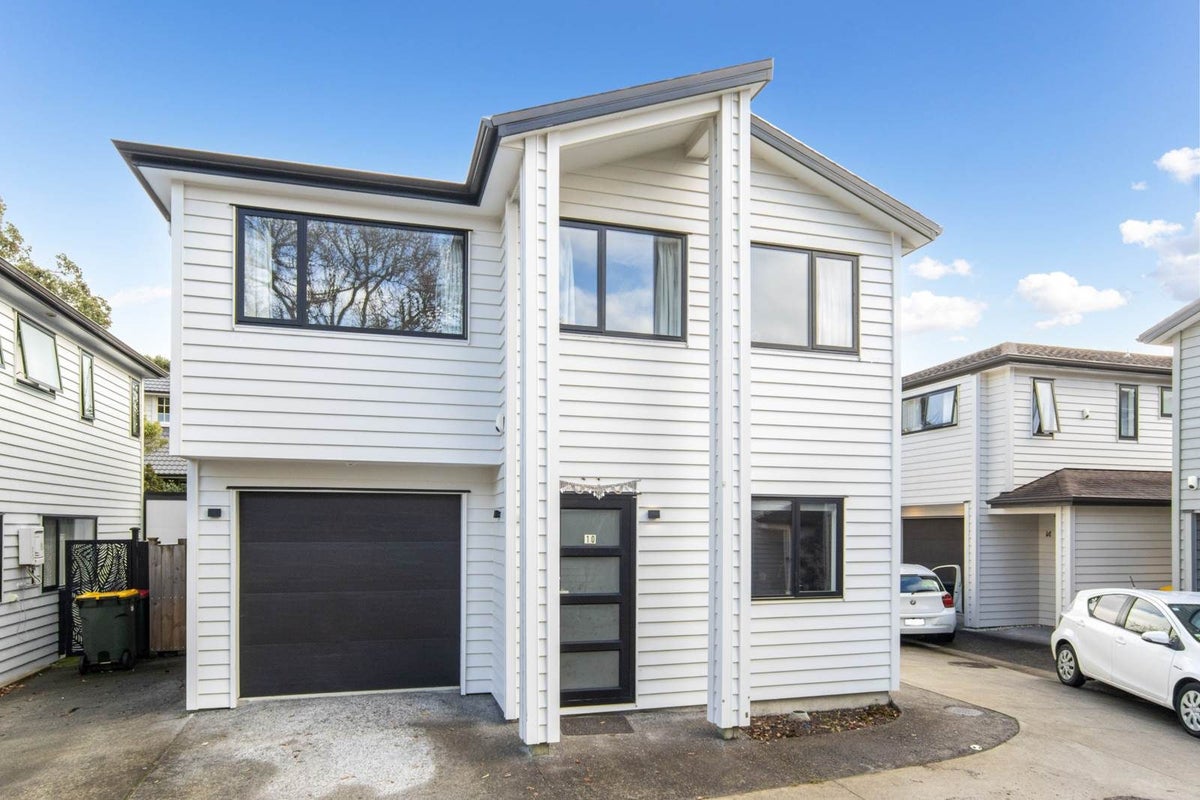 10 Korowha Place, New Lynn, Auckland - Carousel 1