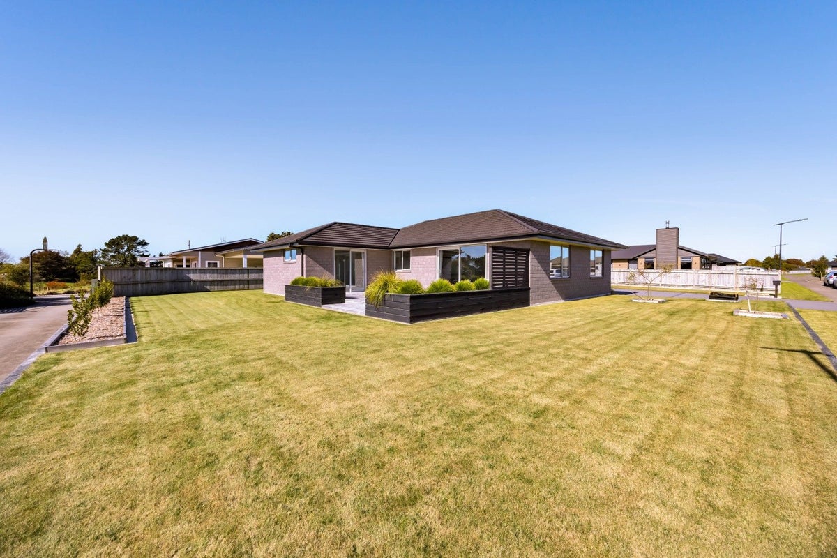 20 Bianca Crescent, Stratford, Stratford - Carousel 2