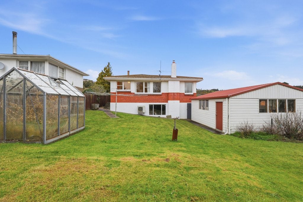 8 Bell Crescent, Concord, Dunedin - Carousel 2