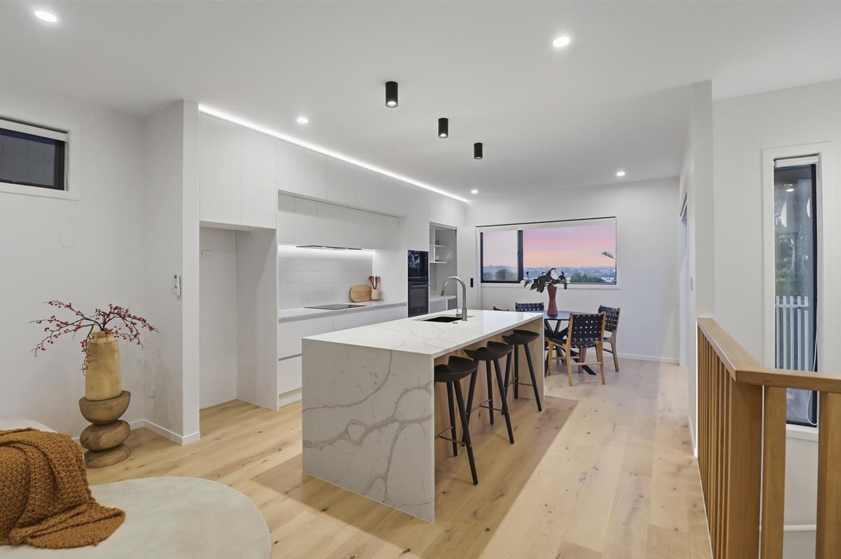 85A Awaroa Road, Sunnyvale, Auckland - Carousel 1