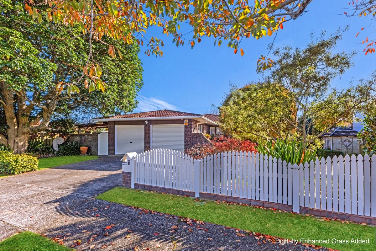 4 Hunter Place, Merrilands, New Plymouth - Carousel 1
