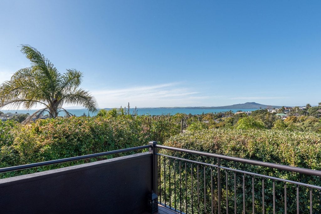 19 Aberdeen Road, Castor Bay, Auckland - Carousel 1