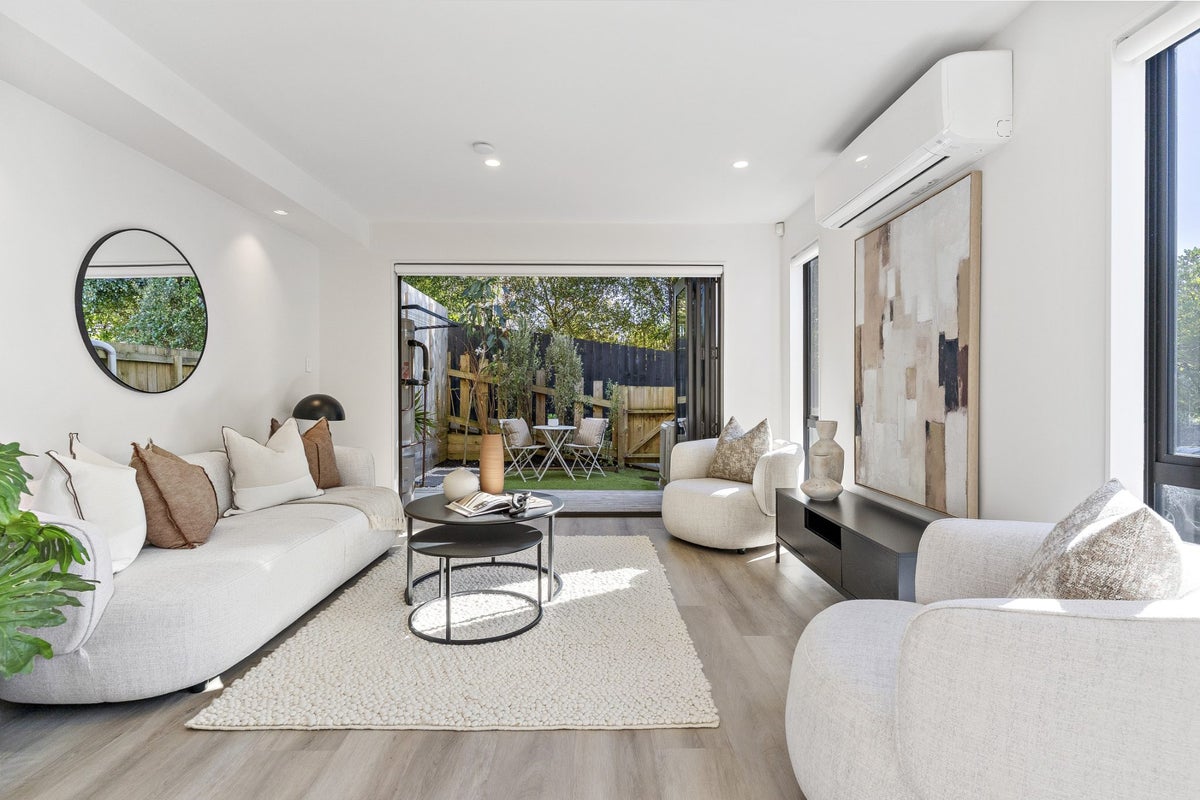 6B Aralia Road, Sunnynook, North Shore City, Auckland - Carousel 2