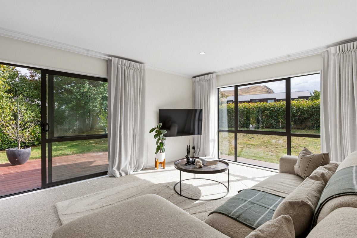 10 Erskine Street, Lake Hayes, Queenstown - Carousel 1