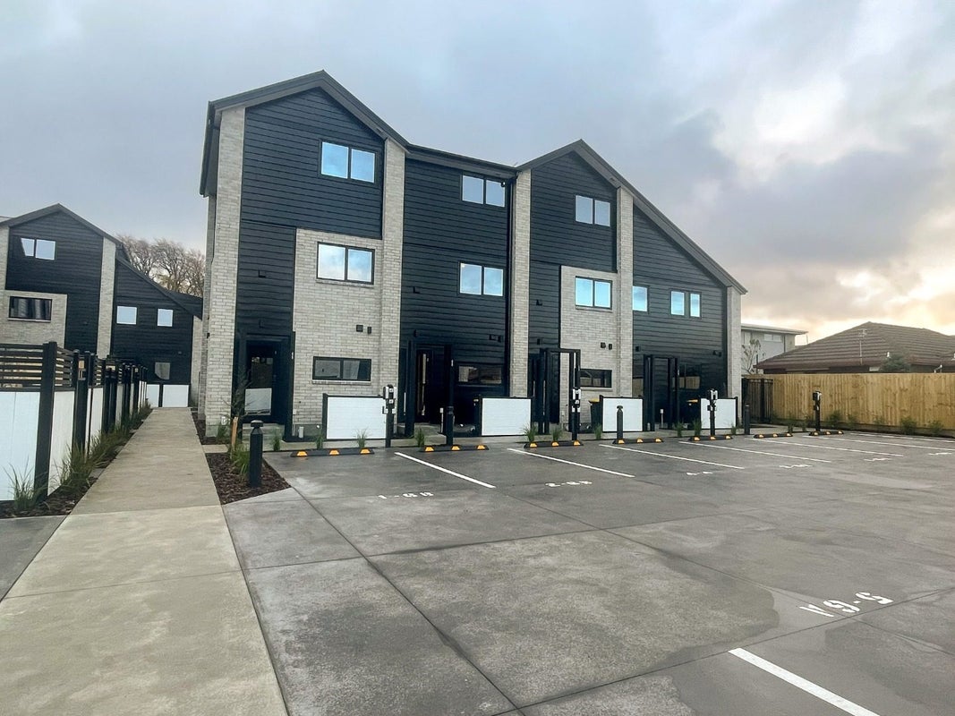 4/4 Taramea Place, Addington, Christchurch - Carousel 11