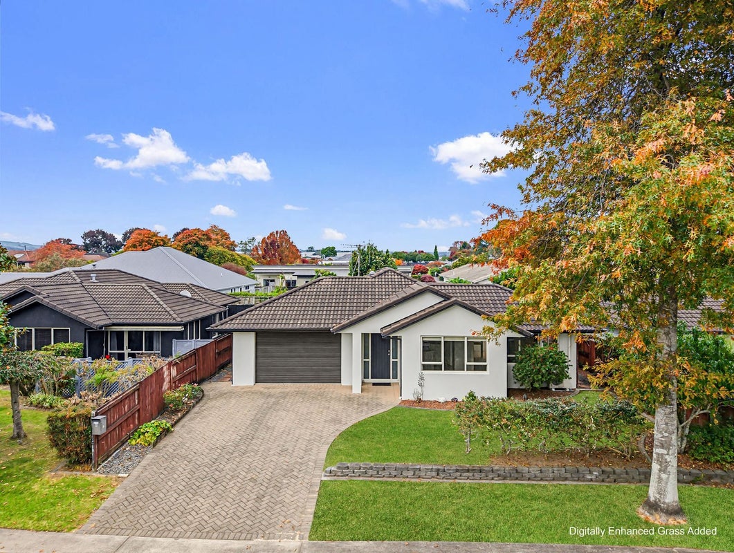 8 Montrose Place, Pyes Pa, Tauranga - Carousel 1