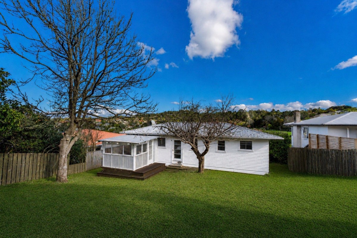 12 Ragley Street, Titirangi, Auckland - Carousel 2