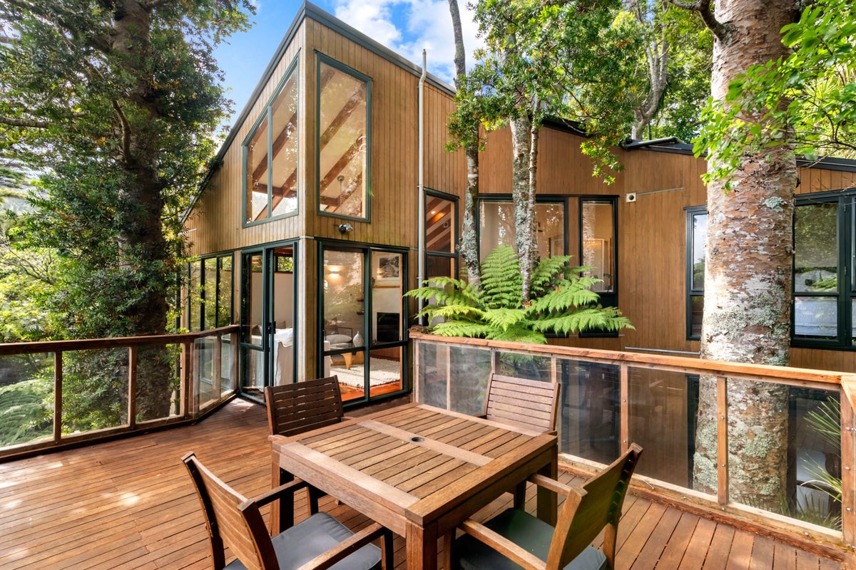 31 York Road, Titirangi, Auckland - Carousel 1