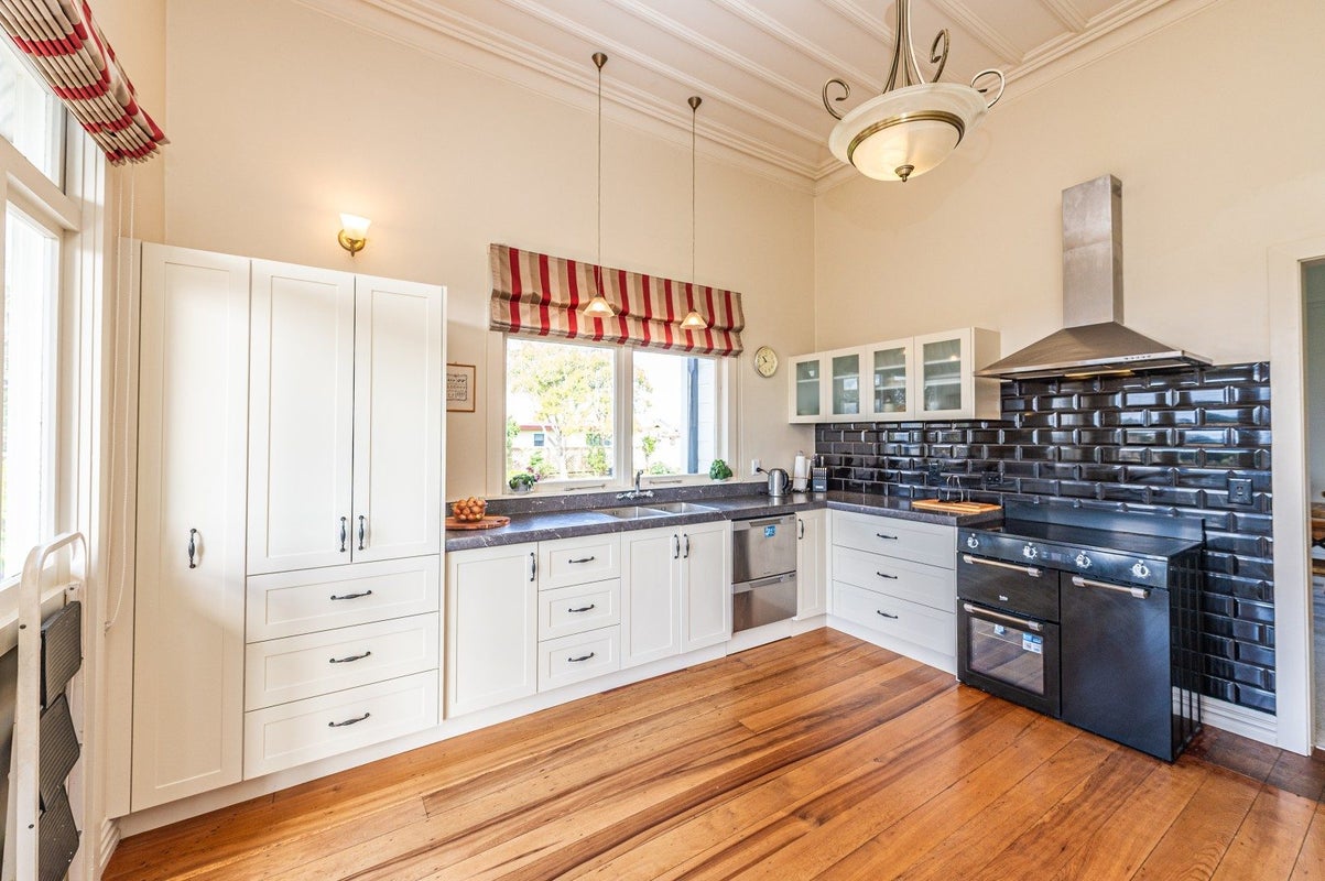 11 Stark Street, Durie Hill, Whanganui - Carousel 2