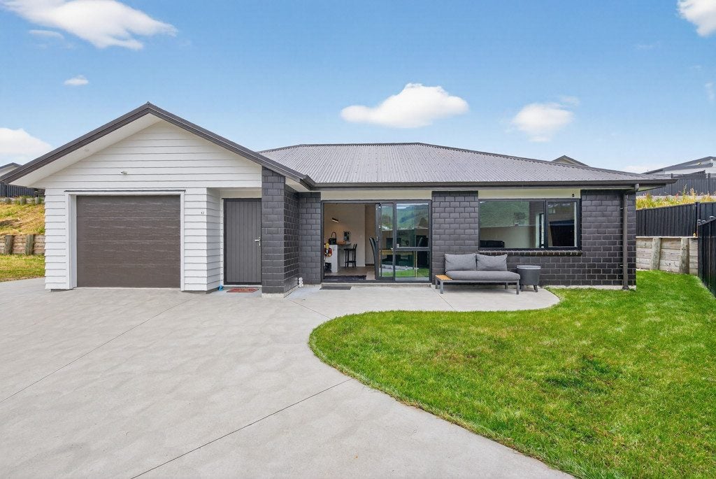 12 Rewarewa Way, Timberlea, Upper Hutt - Carousel 23