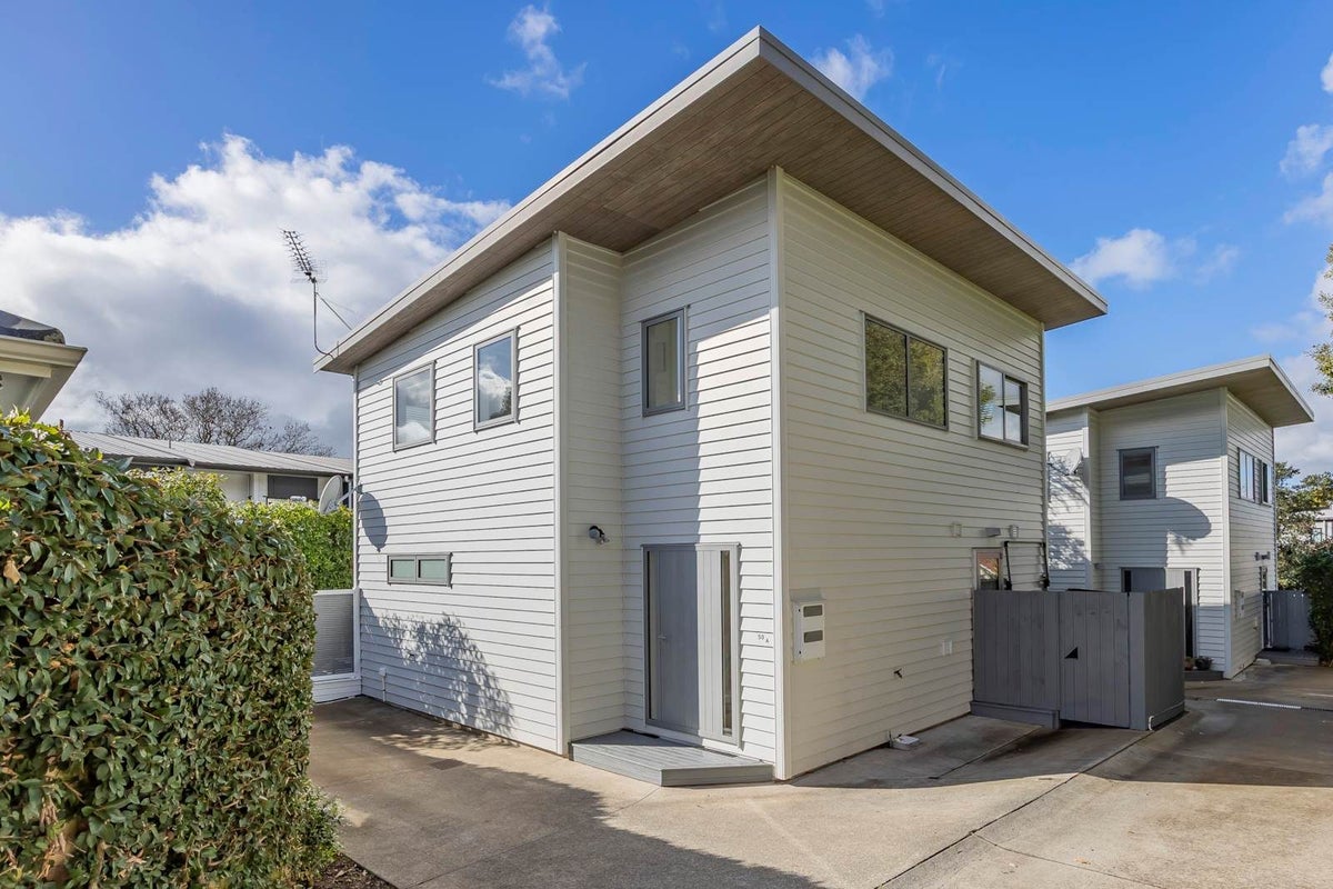 50A Waddell Avenue, Point England, Auckland - Carousel 1