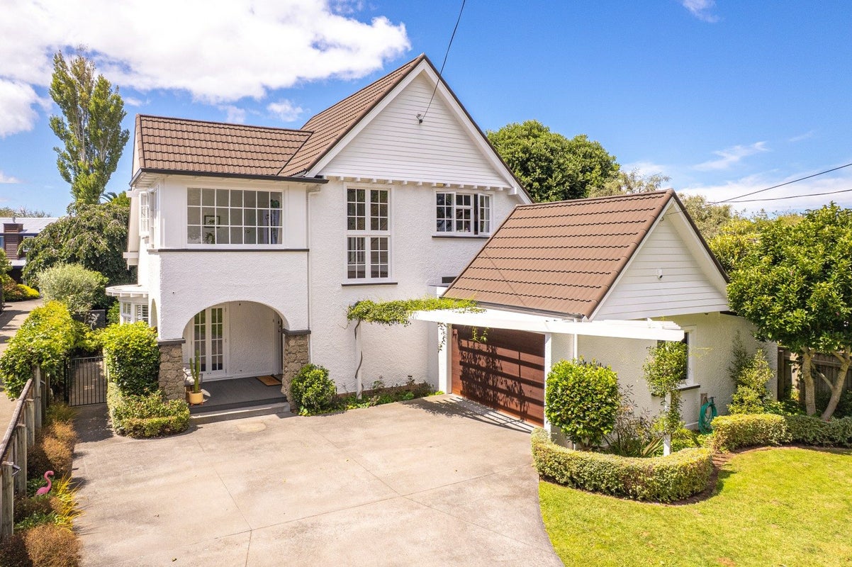 9 Selwyn Crescent, College Estate, Whanganui - Carousel 1