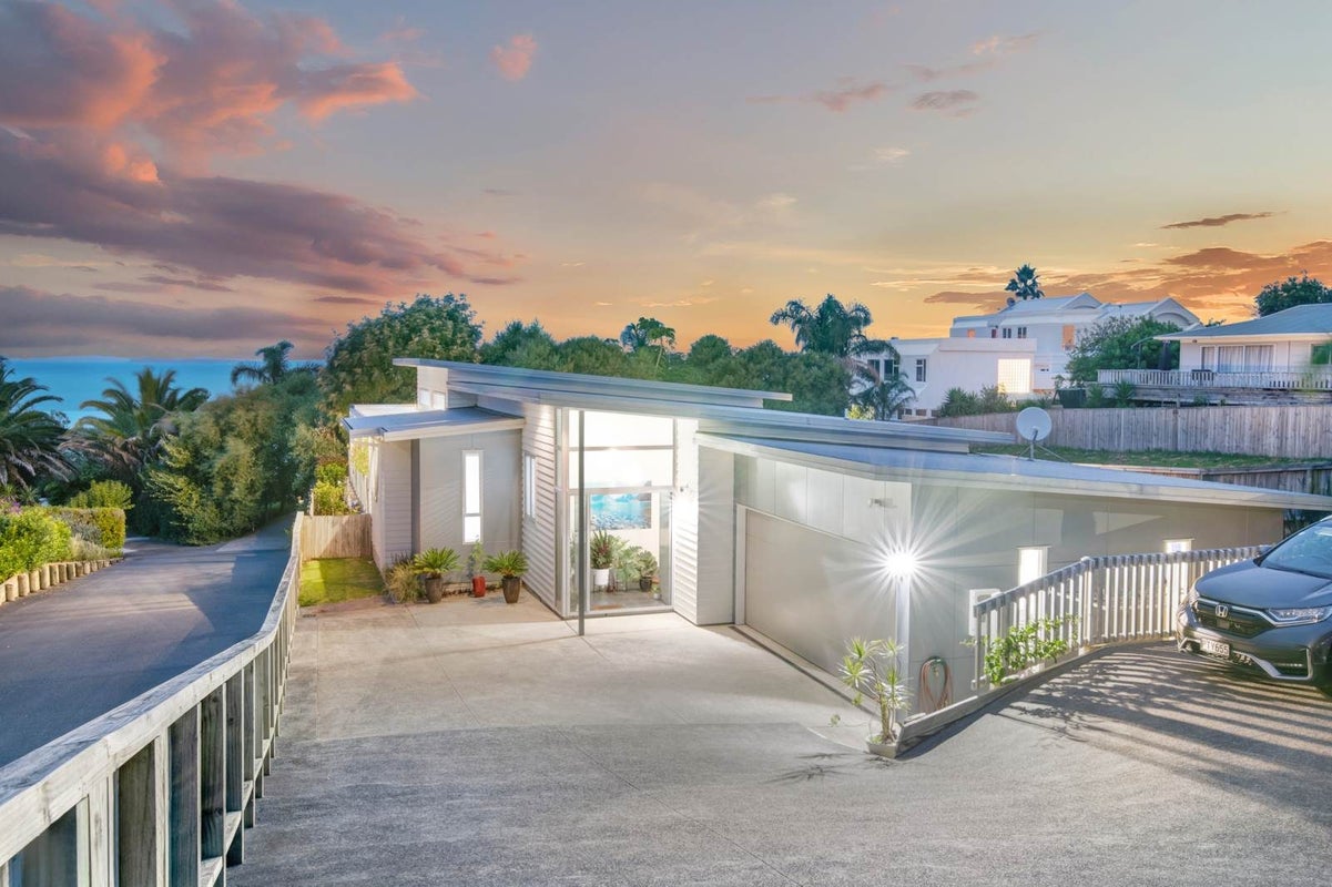 1037 Whangaparaoa Road, Tindalls Beach, Whangaparaoa - Carousel 1
