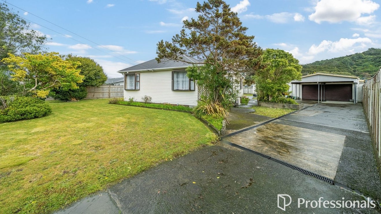 33 Donnelley Drive, Wainuiomata, Lower Hutt - Carousel 1