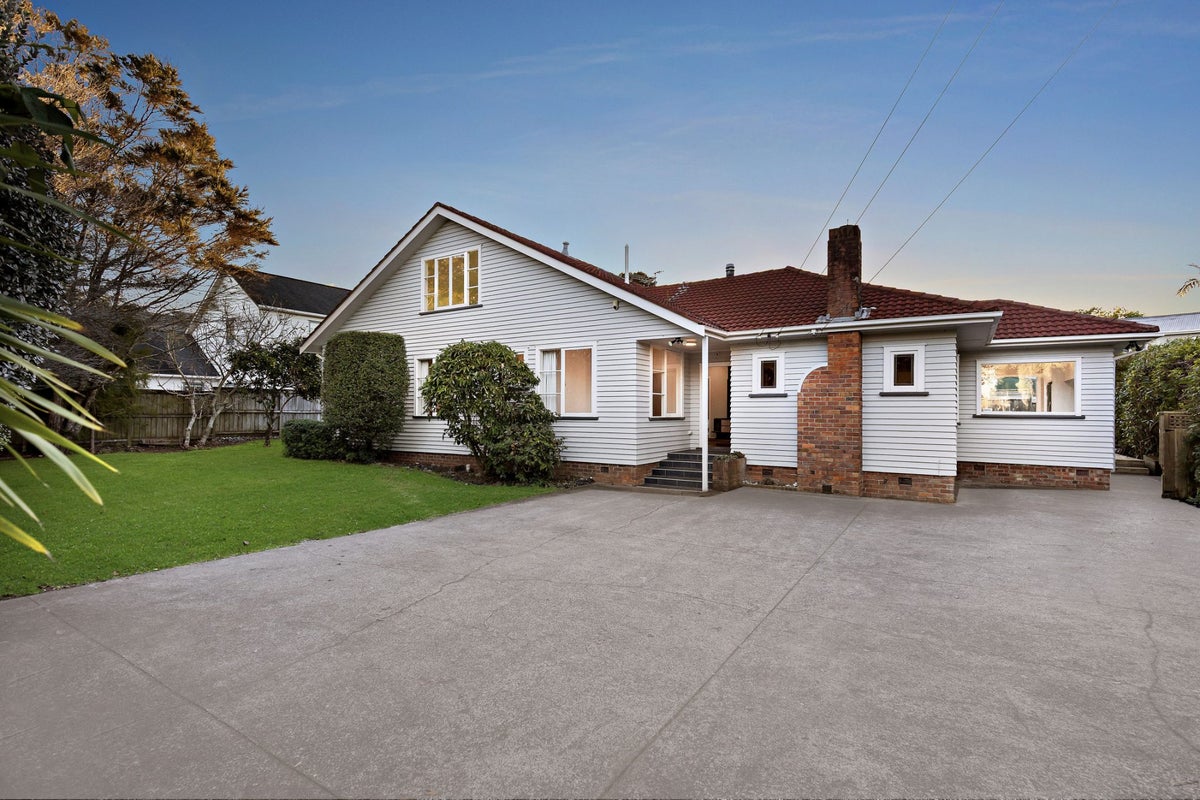 19 Atarangi Road, Greenlane, Auckland - Carousel 1