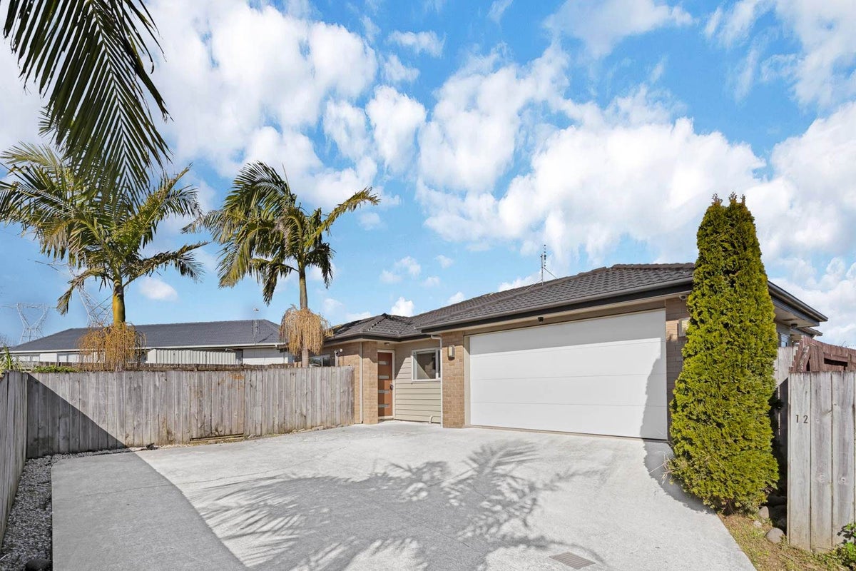 12 John Broad Place, Flat Bush, Auckland - Carousel 1