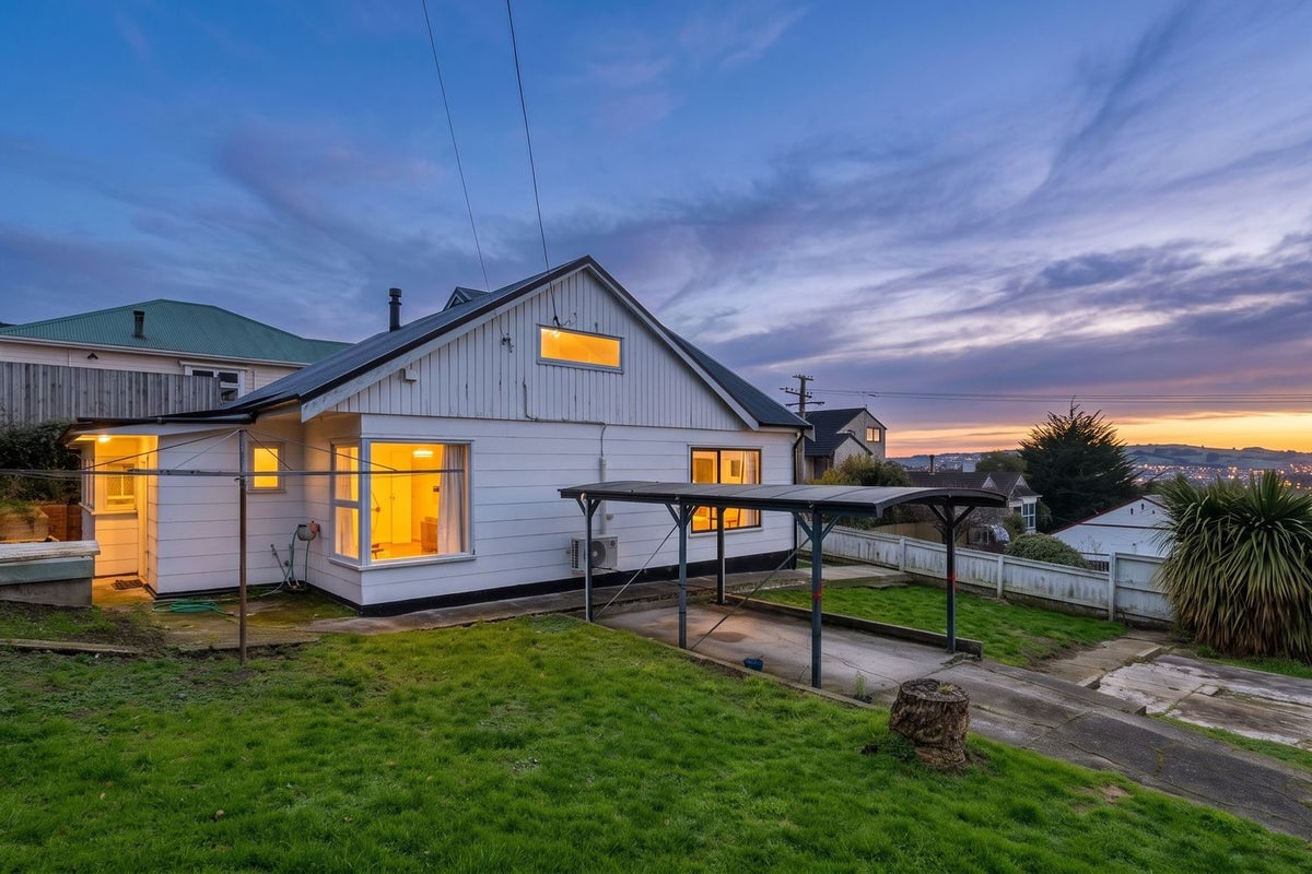 36 Whitby Street, Mornington, Dunedin - Carousel 2