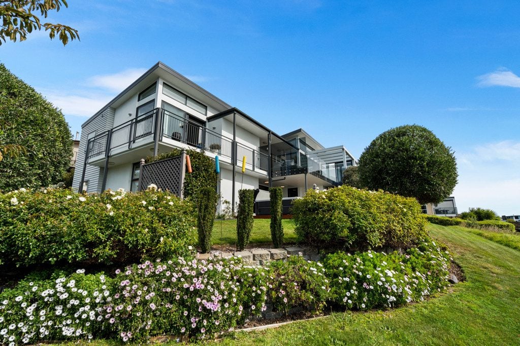 17 Stoneyridge Close, Mount Pleasant, Christchurch - Carousel 50