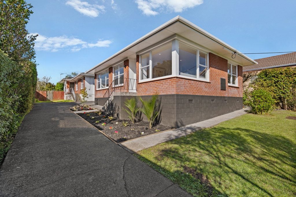 1/229 Glenfield Road, Hillcrest, North Shore City, Auckland - Carousel 1