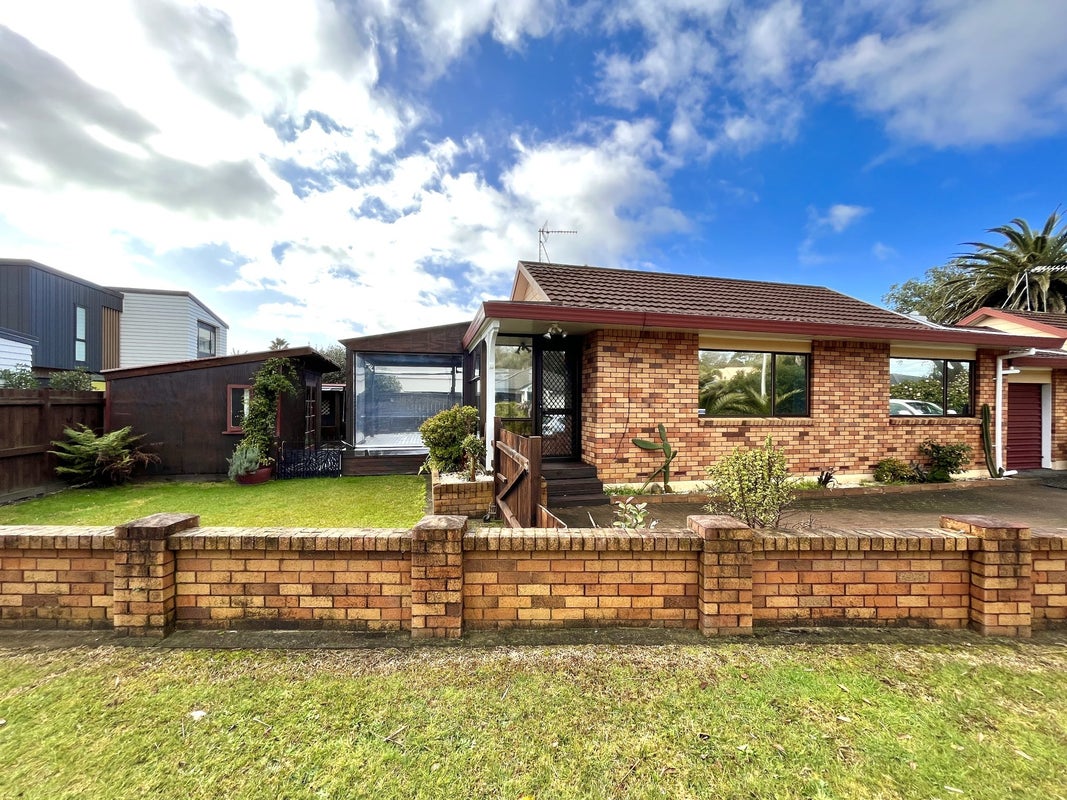 1 Forest Glen, Orewa, Orewa - Carousel 24