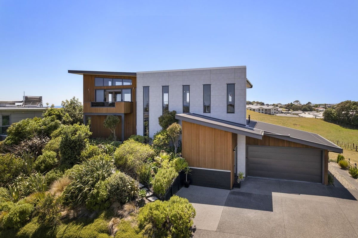 16A Links Drive, Waiwhakaiho, New Plymouth - Carousel 26