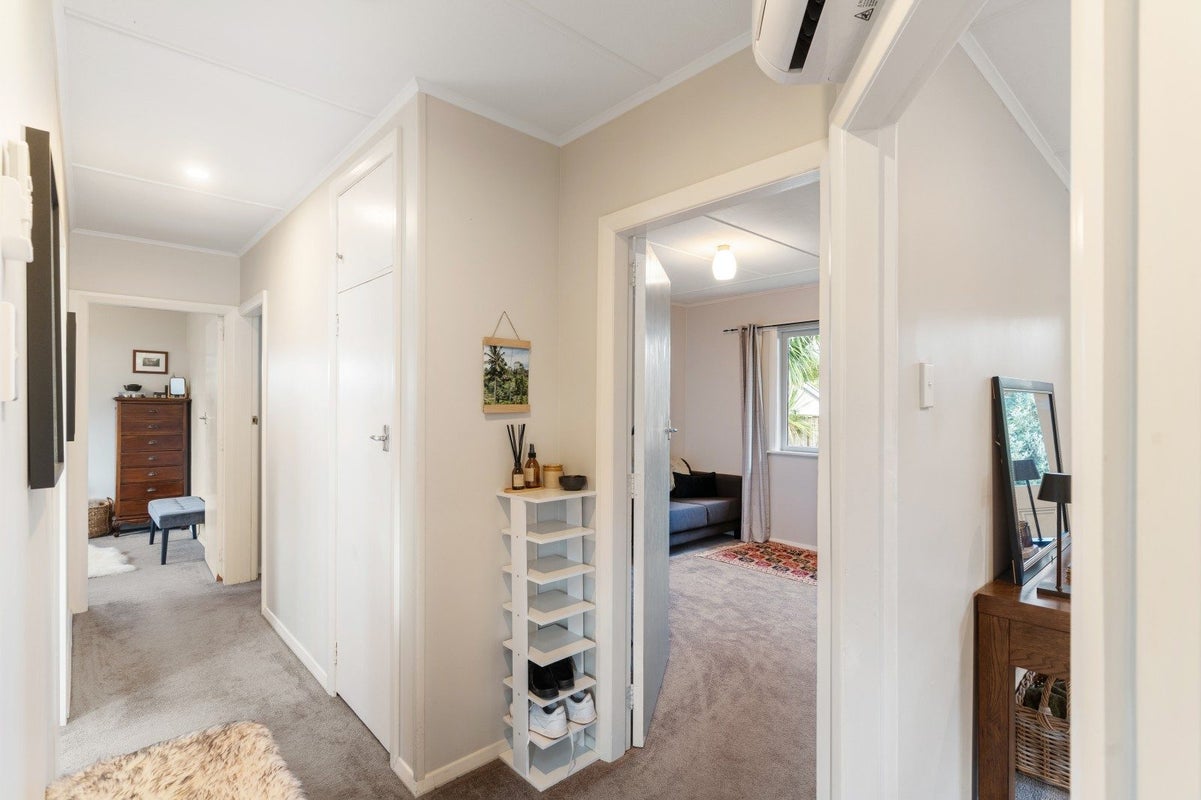 77 Kent Street, Carterton - Carousel 19