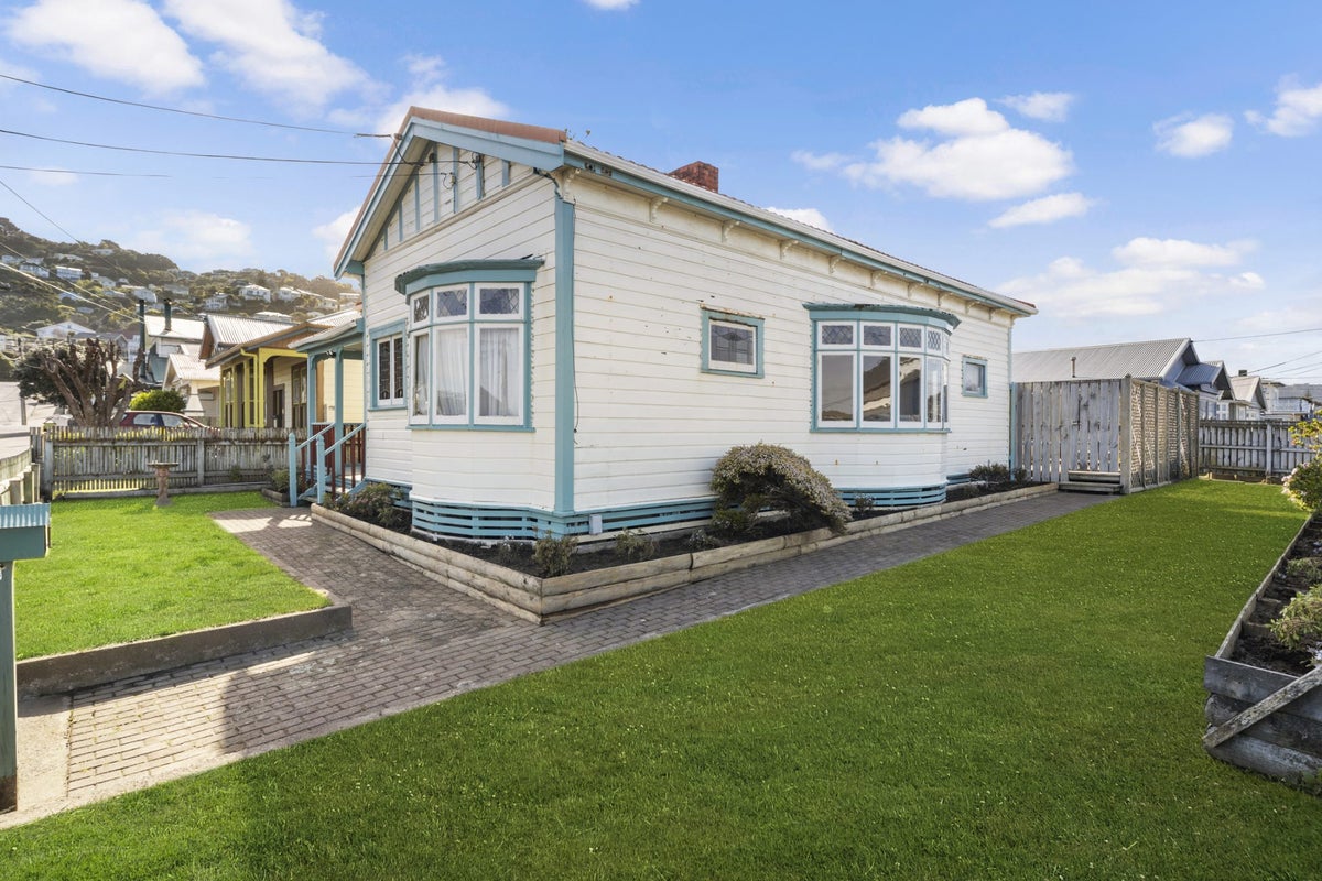 12 Palm Avenue, Lyall Bay, Wellington - Carousel 1